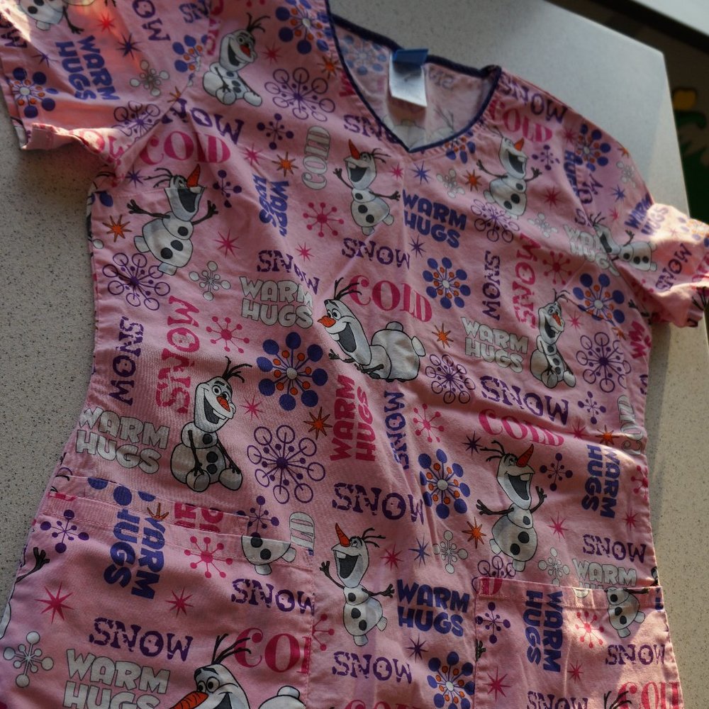 Tooniforms Warm Hugs Olaf Women's Scrub Top